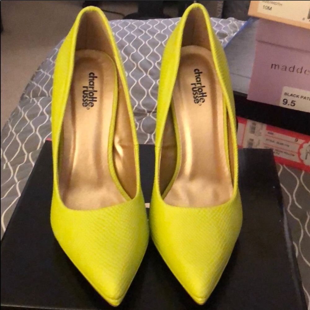 Neon yellow pumps